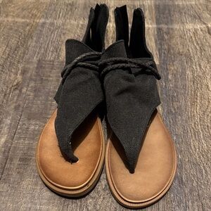 Very G Black and Brown Women's Sandals